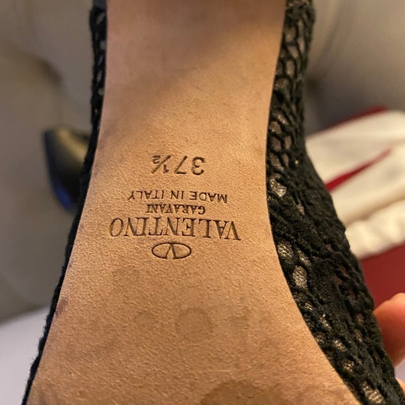 Shoes - Picture 7 of 8